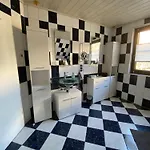 Haus Mit Sauna, Garten Und Pool Hébergement de vacances *