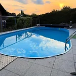 Haus Mit Sauna, Garten Und Pool