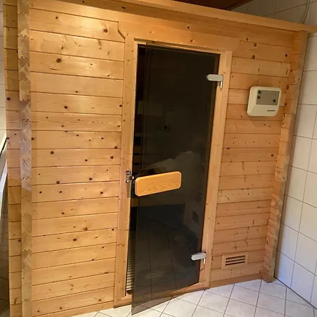 Haus Mit Sauna, Garten Und Pool Ferienhaus *