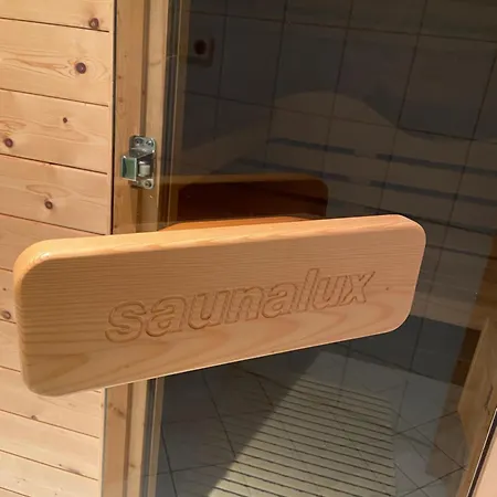 Haus Mit Sauna, Garten Und Pool Hébergement de vacances *